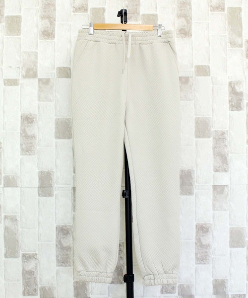 TopIsm(トップイズム)の「ジャガード無地 スウェットパンツ(スウェットパンツ・メンズ・アイボリー/ブラック/チャコールグレー・M/L/LL)」の4枚目の写真