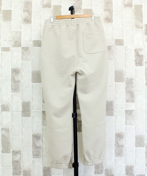 TopIsm(トップイズム)の「ジャガード無地 スウェットパンツ(スウェットパンツ・メンズ・アイボリー/ブラック/チャコールグレー・M/L/LL)」の5枚目の写真