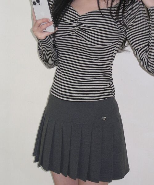 ALKI ALKA(アルキアルカ)の「Panel Pleat Skirt (Charcoal)(スカート・レディース・チャコール・SMALL/MEDIUM)」の2枚目の写真