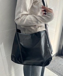 FUZZY SCAN（ファジスキャン）の「Soft Shine Crossbody Bag（メッセンジャーバッグ）」