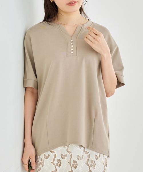 LAVEANGE(ラビアンジェ)の「【好機能シリーズ】接触冷感・吸水速乾|スキッパーパールプルオーバー(Tシャツ/カットソー・レディース・ベージュ/ネイビー/ブラック・4L/3L/LL/M/5L)」の2枚目の写真