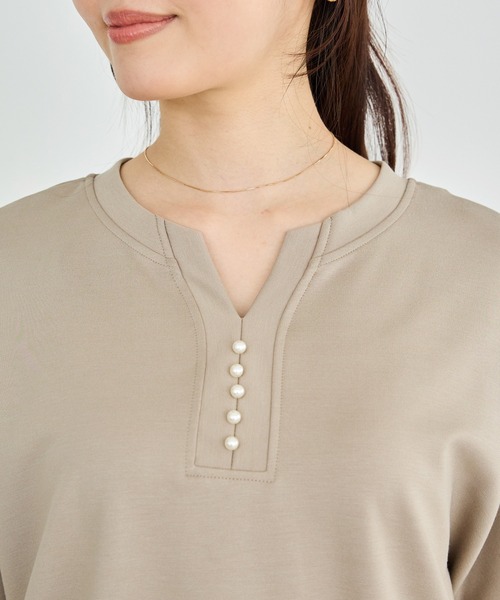 LAVEANGE(ラビアンジェ)の「【好機能シリーズ】接触冷感・吸水速乾|スキッパーパールプルオーバー(Tシャツ/カットソー・レディース・ベージュ/ネイビー/ブラック・4L/3L/LL/M/5L)」の4枚目の写真