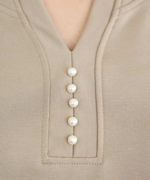 LAVEANGE(ラビアンジェ)の「【好機能シリーズ】接触冷感・吸水速乾|スキッパーパールプルオーバー(Tシャツ/カットソー・レディース・ベージュ/ネイビー/ブラック・4L/3L/LL/M/5L)」の5枚目の写真