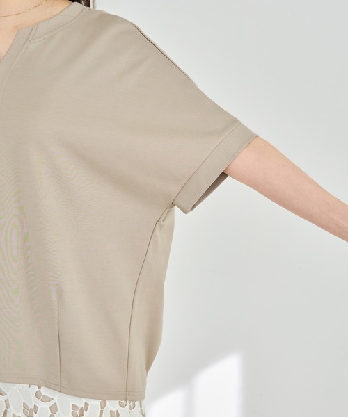 LAVEANGE(ラビアンジェ)の「【好機能シリーズ】接触冷感・吸水速乾|スキッパーパールプルオーバー(Tシャツ/カットソー・レディース・ベージュ/ネイビー/ブラック・4L/3L/LL/M/5L)」の6枚目の写真