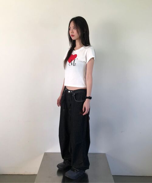 MUCENT(ムセント)の「シグニチャーハートレタリングバックロゴデニムパンツ 男女共用(デニムパンツ・レディース・ブラック・FREE)」の6枚目の写真