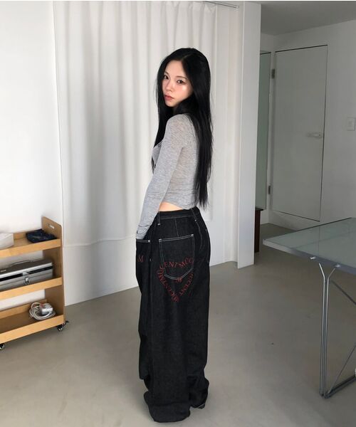 MUCENT(ムセント)の「シグニチャーハートレタリングバックロゴデニムパンツ 男女共用(デニムパンツ・レディース・ブラック・FREE)」の5枚目の写真