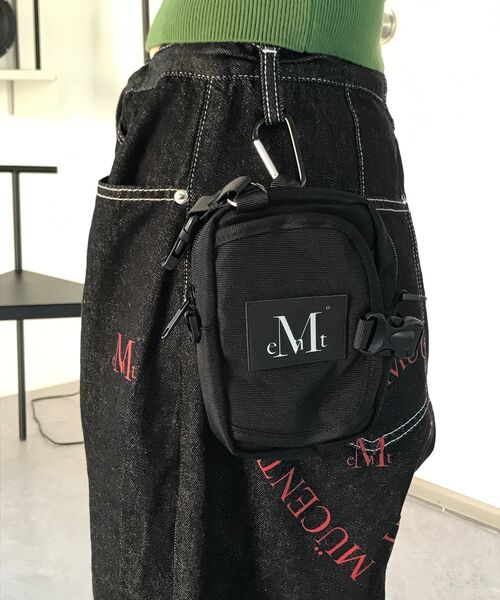 MUCENT(ムセント)の「シグニチャーハートレタリングバックロゴデニムパンツ 男女共用(デニムパンツ・レディース・ブラック・FREE)」の2枚目の写真
