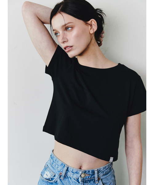 ASURA（アスラ）の「AS BASIC ROUND CROP T [BLACK]（Tシャツ/カットソー・レディース・その他・ONE SIZE）」の3枚目の写真