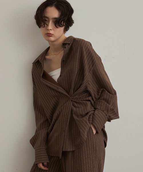 Trish(トリッシュ)の「パウダースキンカシュクール2wayストライプシャツ(シャツ/ブラウス・レディース・ベージュ/ホワイト/ピンク/ブラウン・MEDIUM)」の3枚目の写真