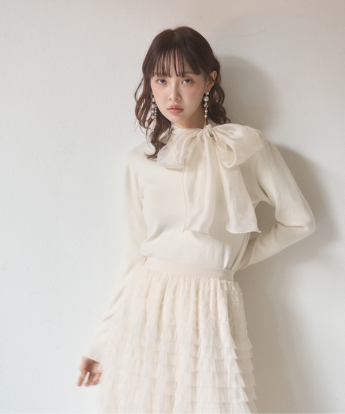 Nadana(ナダナ)の「シフォンボウタイ付きニット(ニット/セーター・レディース・ブラック/アイボリー・FREE)」の6枚目の写真