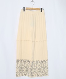 iS ScoLar（イズスカラー）の「561203：花蝶柄テレコ素材メロウ入りパンツ（その他パンツ）」