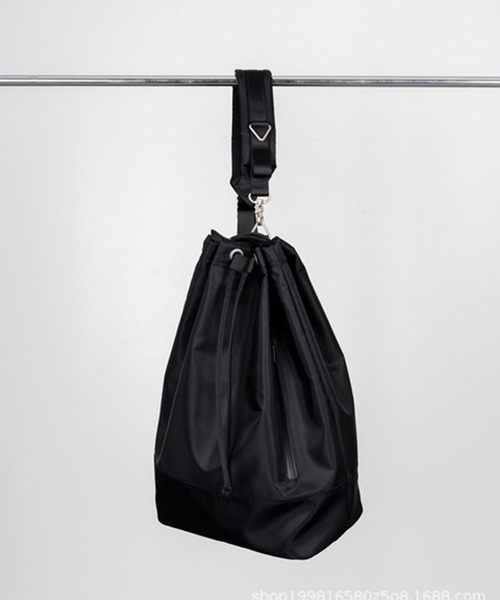 UNDERSTATEMENTs（アンダーステイトメント）の「【ユニセックス】2WAYカラビナナイロンテックショルダーバッグ（ショルダーバッグ・メンズ・ブラック/シルバー・FREE）」の18枚目の写真