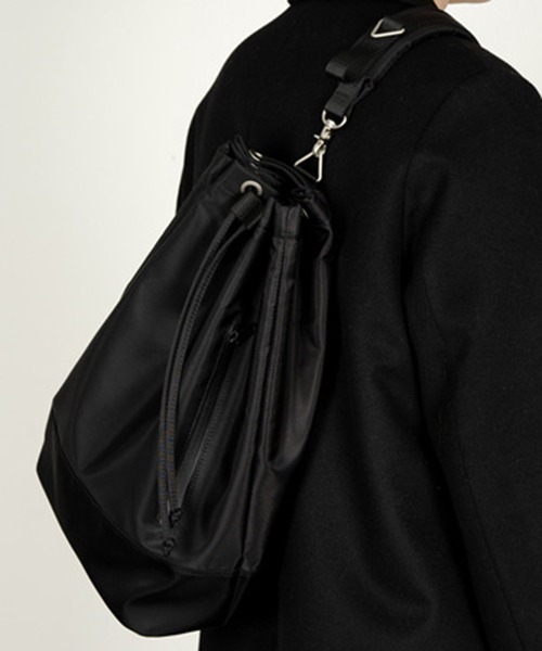 UNDERSTATEMENTs（アンダーステイトメント）の「【ユニセックス】2WAYカラビナナイロンテックショルダーバッグ（ショルダーバッグ・メンズ・ブラック/シルバー・FREE）」の17枚目の写真