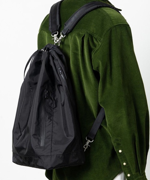 UNDERSTATEMENTs（アンダーステイトメント）の「【ユニセックス】2WAYカラビナナイロンテックショルダーバッグ（ショルダーバッグ・メンズ・ブラック/シルバー・FREE）」の16枚目の写真