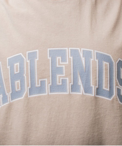 A blends(エイブレンズ)の「A blends 製品染めカレッジロゴプリントTシャツ(Tシャツ/カットソー・メンズ・グレー/ブラック/ベージュ・MEDIUM/LARGE/X-LARGE)」の12枚目の写真