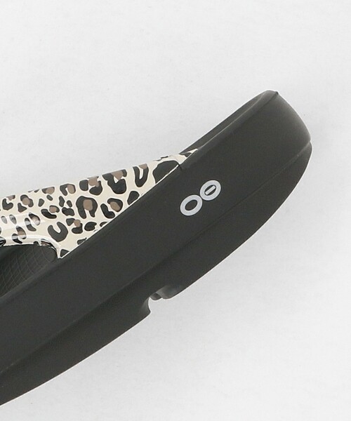 OOFOS（ウーフォス）の「＜OOFOS＞OOlala LEO サンダル（サンダル・レディース・ベージュ・24cm/25cm/23cm）」の12枚目の写真