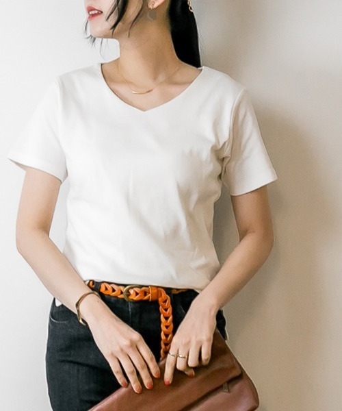 RCD(アールシーディー)の「VネックダブルフロントTシャツ(Tシャツ/カットソー・レディース・グレイッシュベージュ/ブラック/カーキ/オフホワイト・M/LL/L)」の1枚目の写真