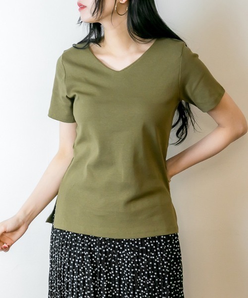 RCD(アールシーディー)の「VネックダブルフロントTシャツ(Tシャツ/カットソー・レディース・グレイッシュベージュ/ブラック/カーキ/オフホワイト・M/LL/L)」の4枚目の写真
