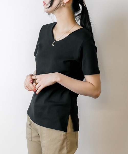 RCD(アールシーディー)の「VネックダブルフロントTシャツ(Tシャツ/カットソー・レディース・グレイッシュベージュ/ブラック/カーキ/オフホワイト・M/LL/L)」の9枚目の写真