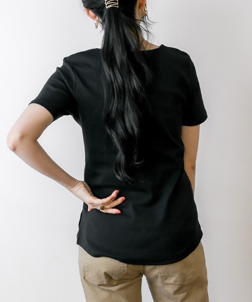 RCD(アールシーディー)の「VネックダブルフロントTシャツ(Tシャツ/カットソー・レディース・グレイッシュベージュ/ブラック/カーキ/オフホワイト・M/LL/L)」の10枚目の写真