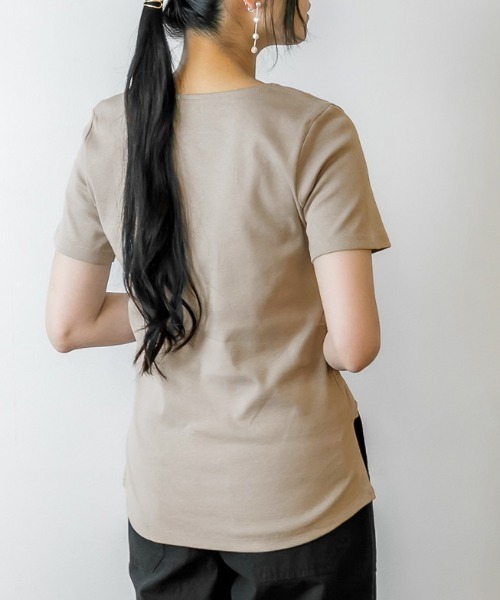 RCD(アールシーディー)の「VネックダブルフロントTシャツ(Tシャツ/カットソー・レディース・グレイッシュベージュ/ブラック/カーキ/オフホワイト・M/LL/L)」の13枚目の写真