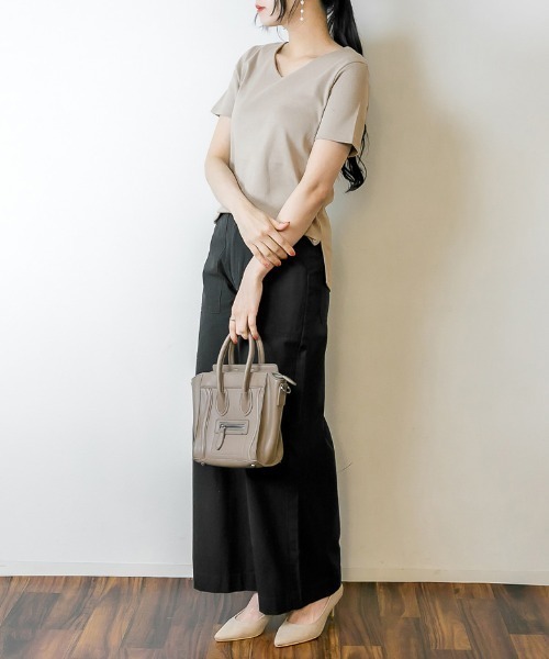 RCD(アールシーディー)の「VネックダブルフロントTシャツ(Tシャツ/カットソー・レディース・グレイッシュベージュ/ブラック/カーキ/オフホワイト・M/LL/L)」の19枚目の写真