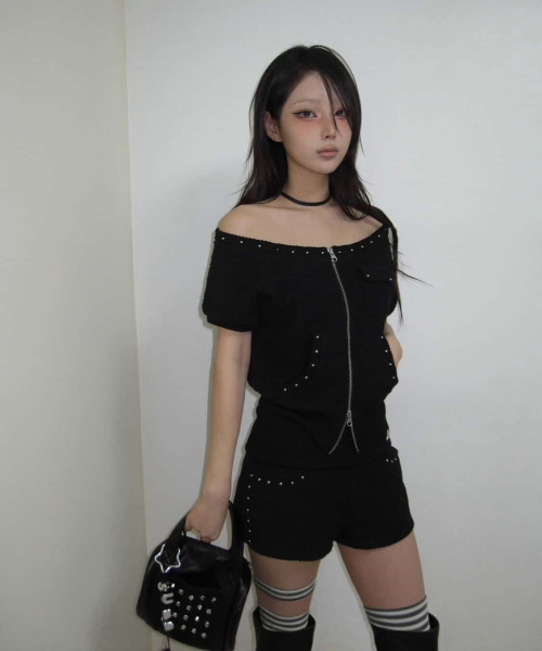 WIDE-NECK SHORT SLEEVE ZIP-UP / BLACK 【公式通販】