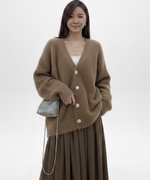 Lana821（ラナハニー）の「飾りボタン モヘアルーズカーディガン（カーディガン/ボレロ・レディース・ベージュ/ブラック・FREE）」の13枚目の写真