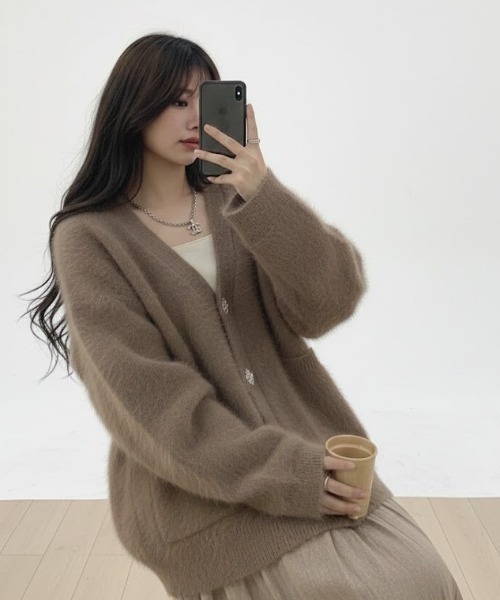 Lana821（ラナハニー）の「飾りボタン モヘアルーズカーディガン（カーディガン/ボレロ・レディース・ベージュ/ブラック・FREE）」の11枚目の写真