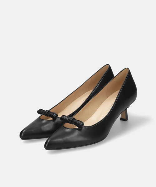 MAMIAN(マミアン)の「ポインテッドトゥ ミニリボン パンプス (4.5cmヒール)(パンプス・レディース・ブラック/シルバー/ブラック系その他・25.0cm/24.5cm/24.0cm/23.5cm/23.0cm/22.5cm)」の5枚目の写真