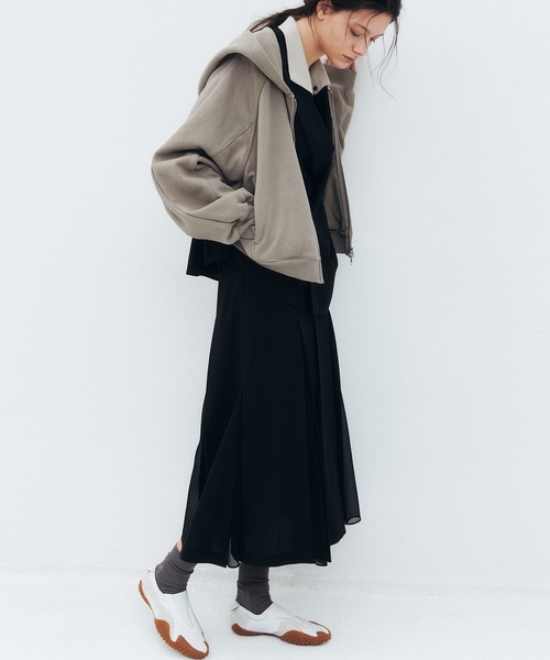 LE CIEL BLEU(ルシェルブルー)の「プリーテッドスカートwシアーディティール / Pleated Skirt w/Sheer Detail(スカート・レディース・ブラック/グレー・34/36/38)」の4枚目の写真