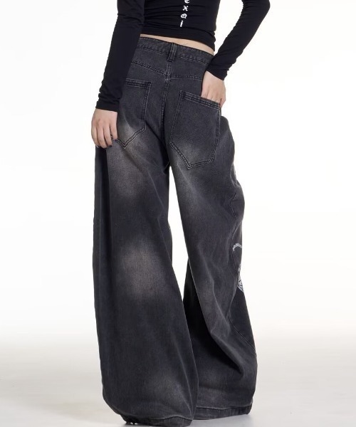 lilful(リルフル)の「【26年春夏新作】Y2K クロスチェーンプリント ワイドデニムパンツ(デニムパンツ・レディース・ブラック・XL/L/M)」の14枚目の写真