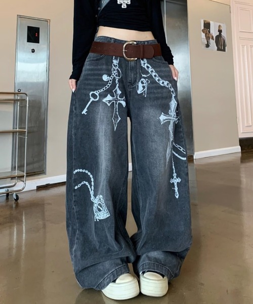 lilful(リルフル)の「【26年春夏新作】Y2K クロスチェーンプリント ワイドデニムパンツ(デニムパンツ・レディース・ブラック・XL/L/M)」の7枚目の写真