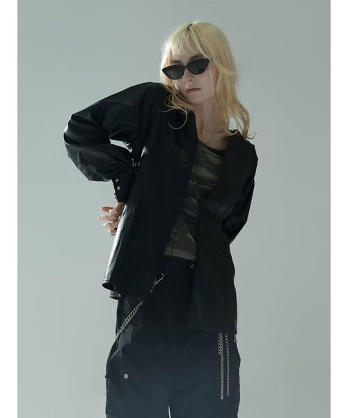 :ETHROF(イーサオブ)の「FAUX LEATHER RIBBON DETAIL BLOUSE(シャツ/ブラウス・レディース・ブラック・MEDIUM)」の3枚目の写真