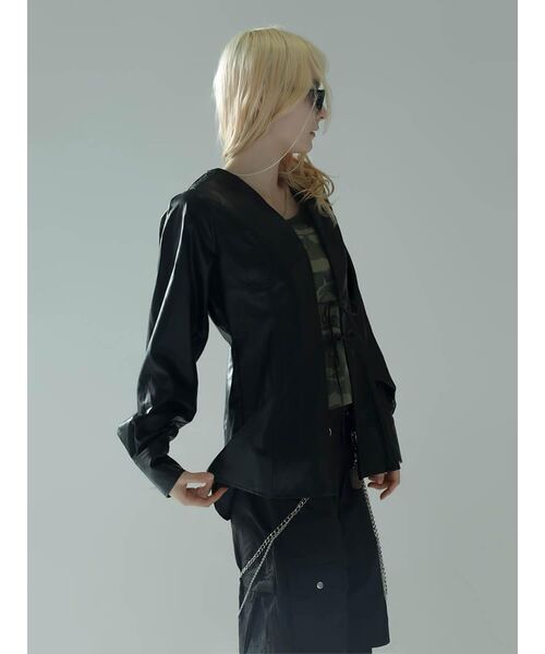 :ETHROF(イーサオブ)の「FAUX LEATHER RIBBON DETAIL BLOUSE(シャツ/ブラウス・レディース・ブラック・MEDIUM)」の5枚目の写真