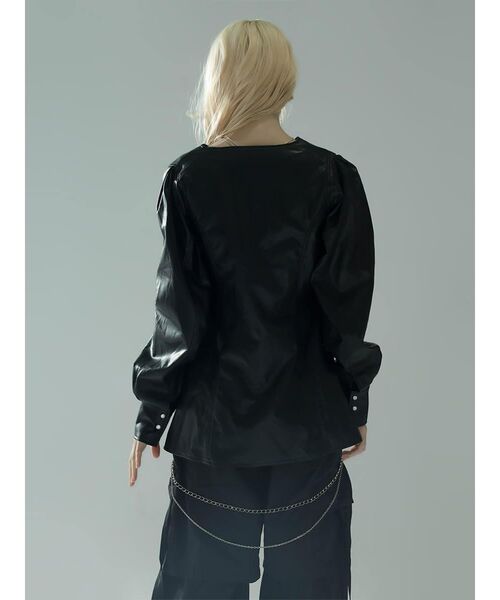 :ETHROF(イーサオブ)の「FAUX LEATHER RIBBON DETAIL BLOUSE(シャツ/ブラウス・レディース・ブラック・MEDIUM)」の6枚目の写真