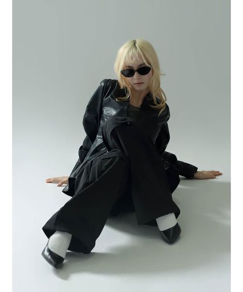 :ETHROF(イーサオブ)の「FAUX LEATHER RIBBON DETAIL BLOUSE(シャツ/ブラウス・レディース・ブラック・MEDIUM)」の7枚目の写真