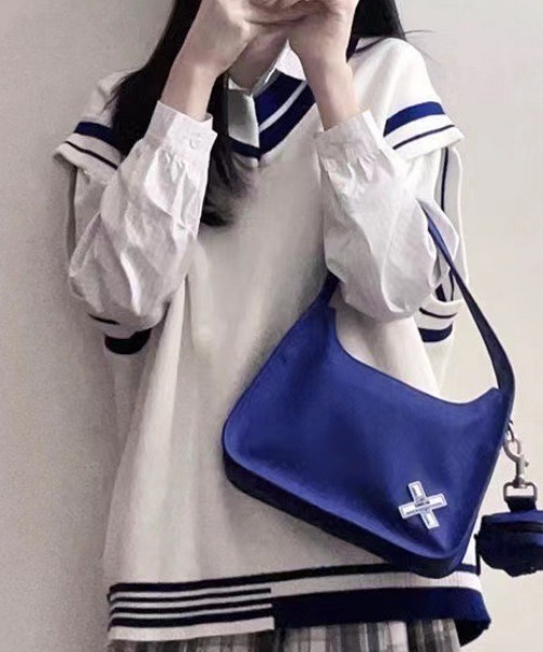 NANEA(ナネア)の「ワンポイント刺しゅう Vネックラインベスト(ベスト・レディース・ホワイト/ブラック・フリー)」の6枚目の写真