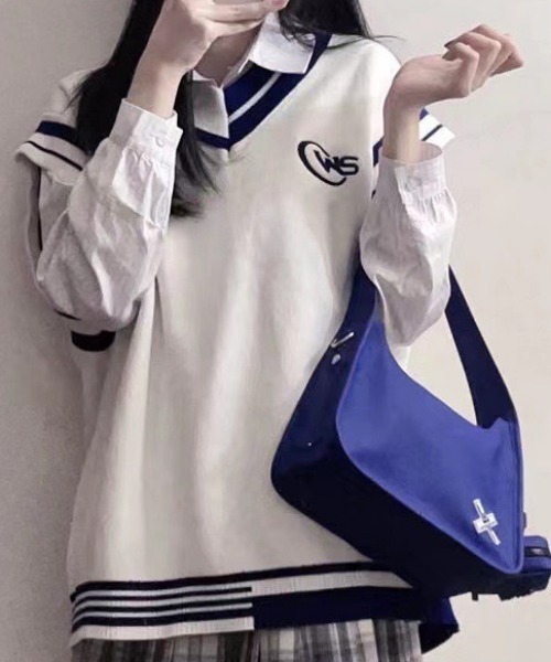 NANEA(ナネア)の「ワンポイント刺しゅう Vネックラインベスト(ベスト・レディース・ホワイト/ブラック・フリー)」の12枚目の写真