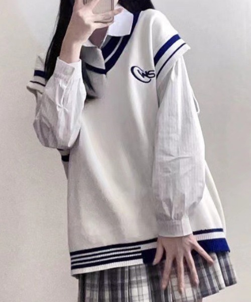 NANEA(ナネア)の「ワンポイント刺しゅう Vネックラインベスト(ベスト・レディース・ホワイト/ブラック・フリー)」の14枚目の写真