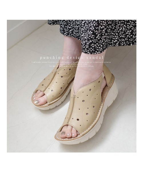 Pointer（shoes）（ポインター）の「【本革・軽量】ウエッジソール クッション パンチング サンダル（サンダル・レディース・ブラック/グレー系その他/ベージュ/ホワイト・S/M/LL/L）」の6枚目の写真