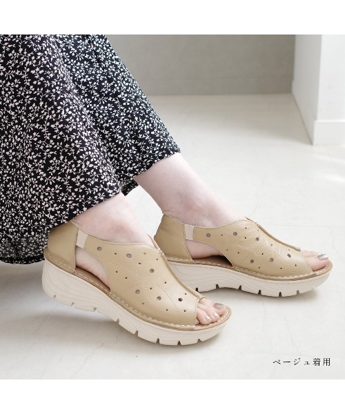 Pointer（shoes）（ポインター）の「【本革・軽量】ウエッジソール クッション パンチング サンダル（サンダル・レディース・ブラック/グレー系その他/ベージュ/ホワイト・S/M/LL/L）」の8枚目の写真
