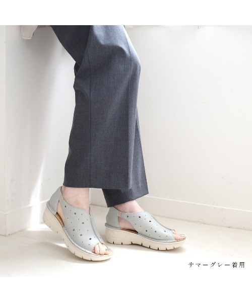 Pointer（shoes）（ポインター）の「【本革・軽量】ウエッジソール クッション パンチング サンダル（サンダル・レディース・ブラック/グレー系その他/ベージュ/ホワイト・S/M/LL/L）」の16枚目の写真