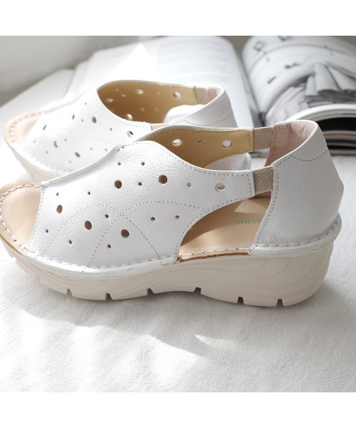 Pointer（shoes）（ポインター）の「【本革・軽量】ウエッジソール クッション パンチング サンダル（サンダル・レディース・ブラック/グレー系その他/ベージュ/ホワイト・S/M/LL/L）」の20枚目の写真