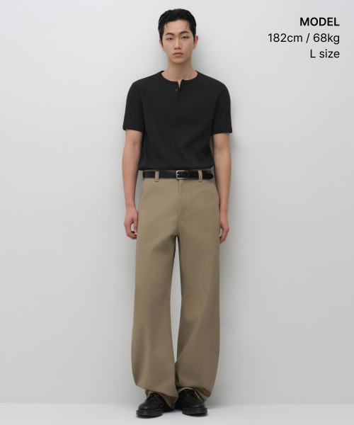 MUSINSA STANDARD（ムシンサスタンダード）の「リブドマッスルフィットヘンリーネックTシャツ[ブラック]（Tシャツ/カットソー・メンズ・その他・SMALL/MEDIUM/LARGE/X-LARGE/2XL/3XL）」の5枚目の写真
