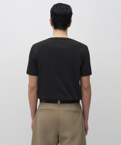 MUSINSA STANDARD（ムシンサスタンダード）の「リブドマッスルフィットヘンリーネックTシャツ[ブラック]（Tシャツ/カットソー・メンズ・その他・SMALL/MEDIUM/LARGE/X-LARGE/2XL/3XL）」の4枚目の写真
