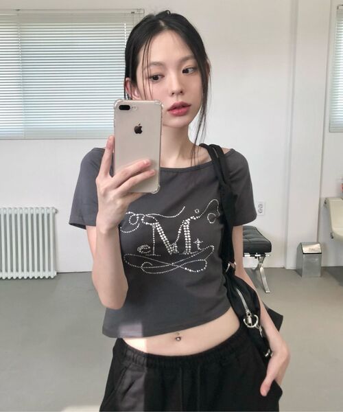 MUCENT(ムセント)の「グリント ワンショルダー キュービックポイント アンバランス 半袖Tシャツ(Tシャツ/カットソー・レディース・チャコール・FREE)」の6枚目の写真