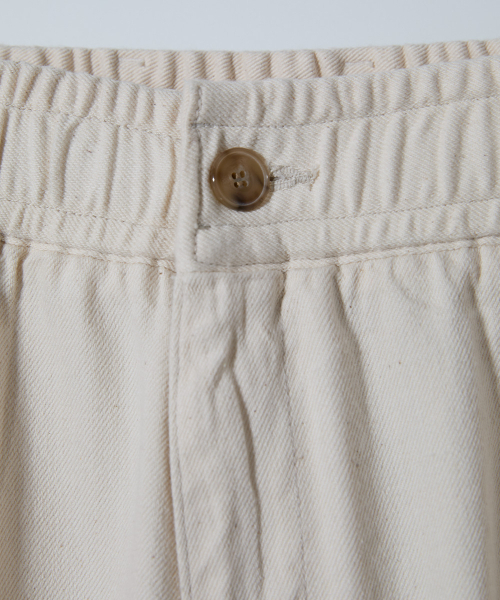 HORLISUN（ホーリーサン）の「Cove Drape Loose Denim Pants Ecru（デニムパンツ・メンズ・その他・SMALL/MEDIUM/LARGE）」の3枚目の写真