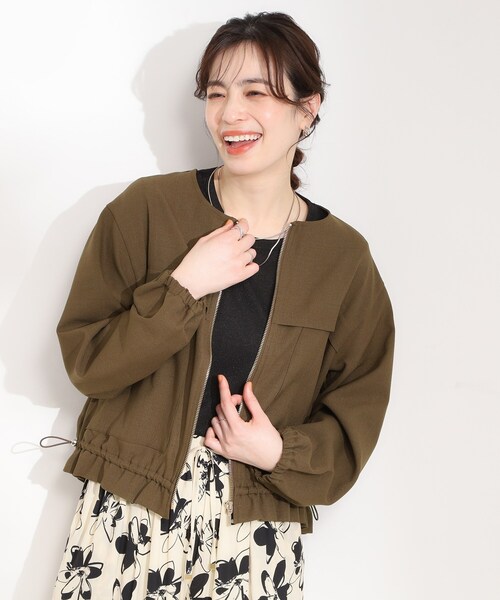 SHOO・LA・RUE（シューラルー）の「【S-LL】スタイルアップを叶える　大人のドロストブルゾン（ブルゾン・レディース・ネイビー/ダークブラウン/ライトベージュ・01/02/03/04）」の8枚目の写真