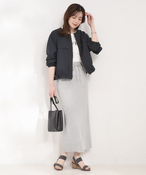 SHOO・LA・RUE（シューラルー）の「【S-LL】スタイルアップを叶える　大人のドロストブルゾン（ブルゾン・レディース・ネイビー/ダークブラウン/ライトベージュ・01/02/03/04）」の4枚目の写真